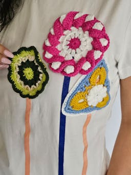 White T-shirt with Crochet Flowersindex