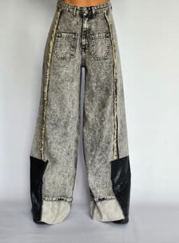 Grey and Leather Setindex